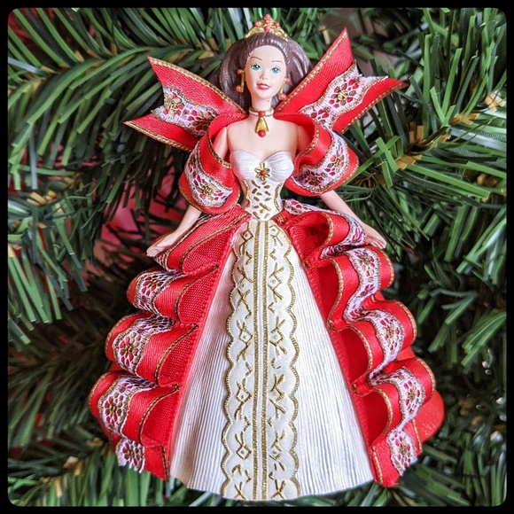 Hallmark Holiday Barbie 1997 Ornament - Picture 1 of 13